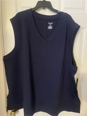 tek gear Sleeveless V-Neck Tank Top in Navy